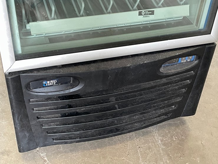 #4670-•-commercial-glass-door-freezer-image-3
