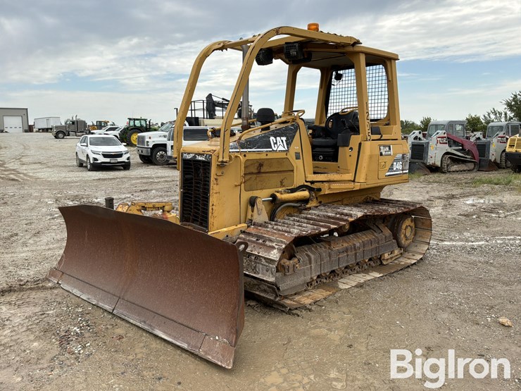 2006-caterpillar-d4g-image-1