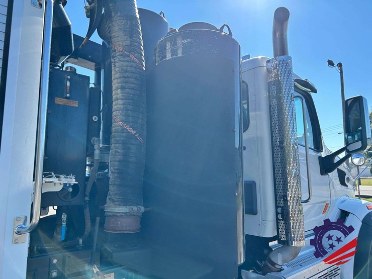 2020-peterbilt-567-image-74