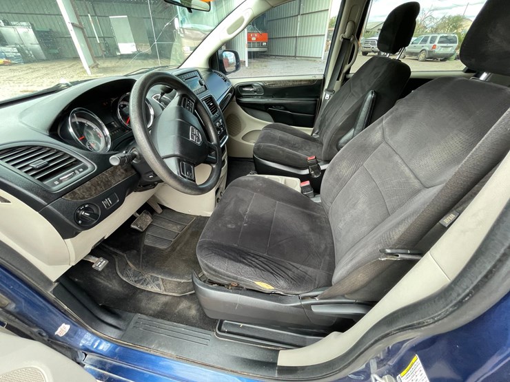 2011-dodge-grand-caravan-image-37
