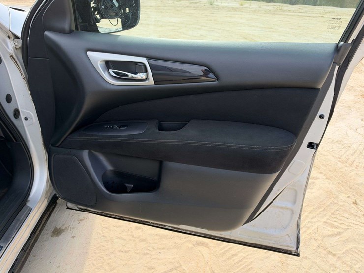 2015-nissan-pathfinder-image-17