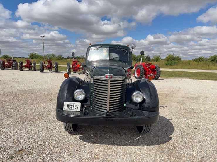exceptional-international-kb-7-truck-with-fifth-wheel-hitch-image-8