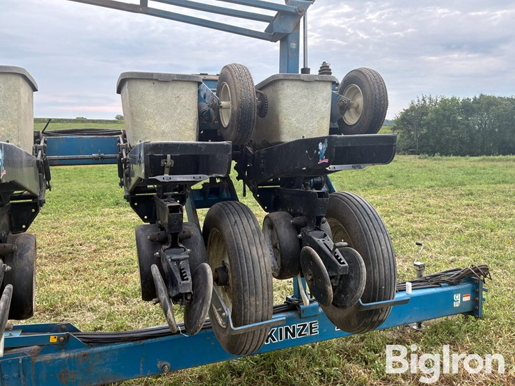 1998-kinze-2600-image-13