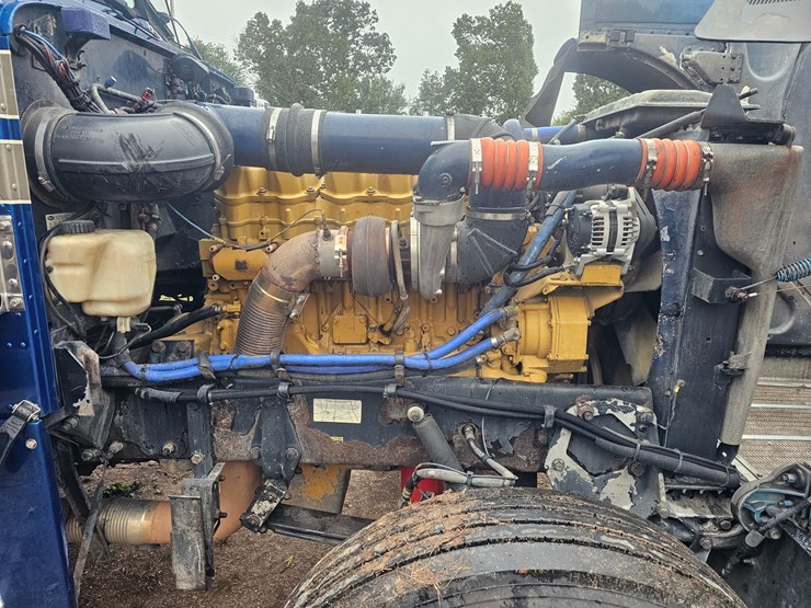 2001-peterbilt-379-image-37