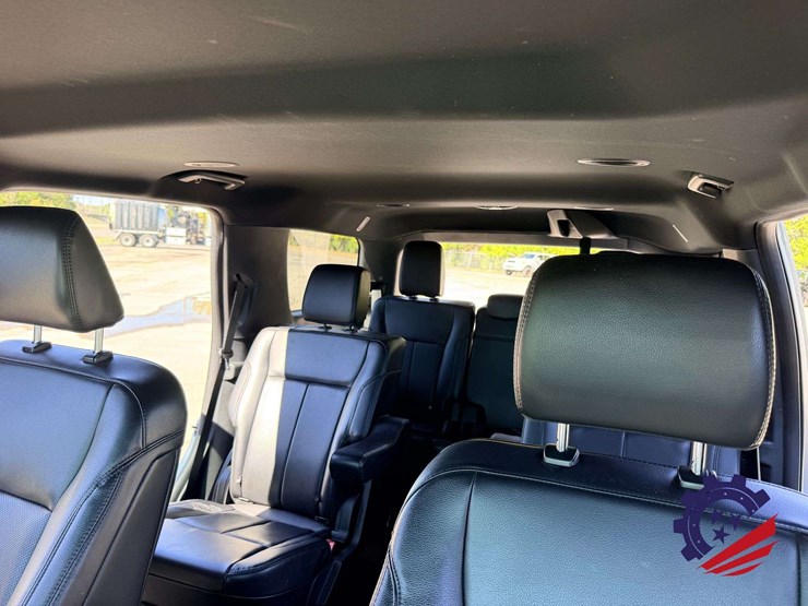 2021-ford-expedition-xlt-image-33