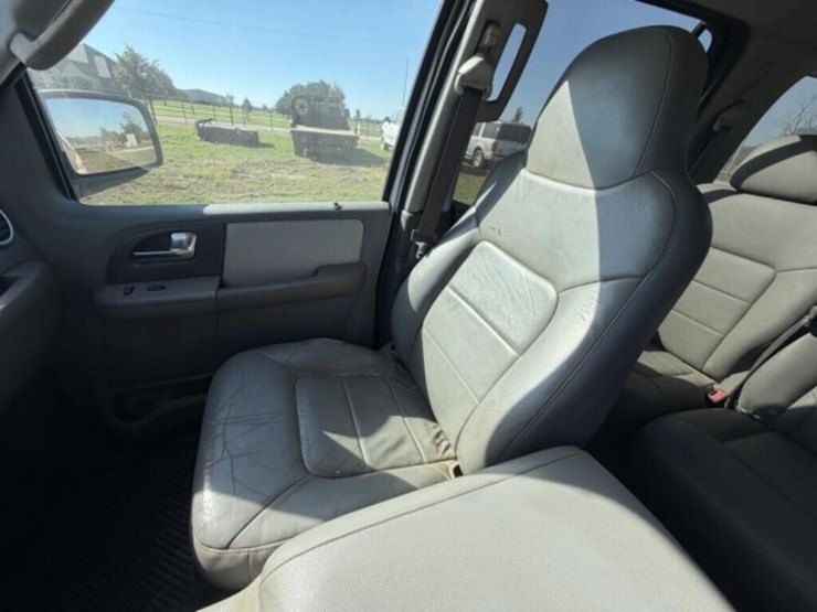 2004-ford-expedition-xlt-image-10