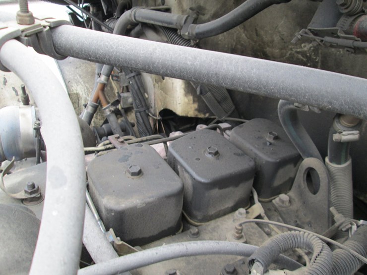 1998-freightliner-fl80-image-25