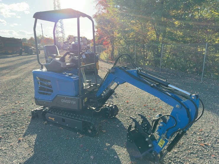 cfg-industrial-dm20ym-mini-excavator-image-2