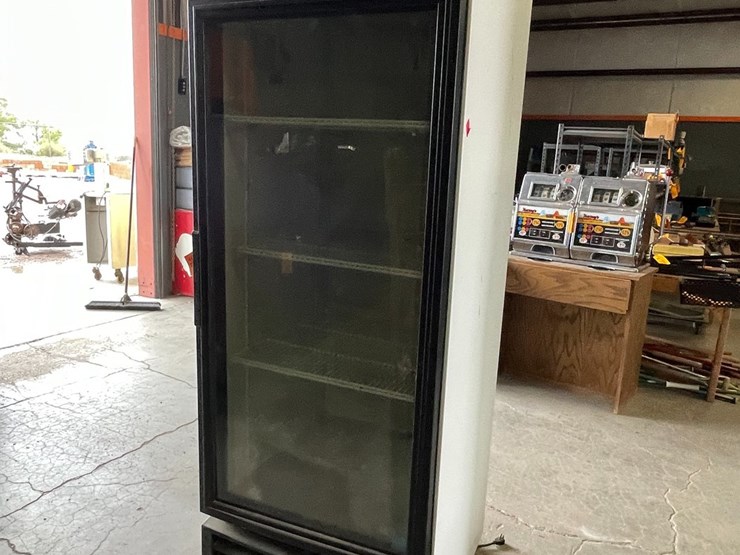 #4673-•-true-commercial-fridge-image-1