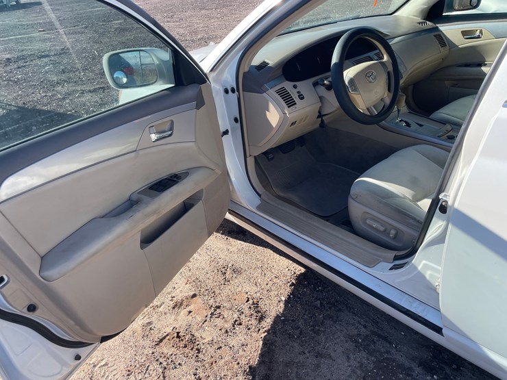 #2762-•-2005-toyota-avalon-(title-in-delay)-image-37