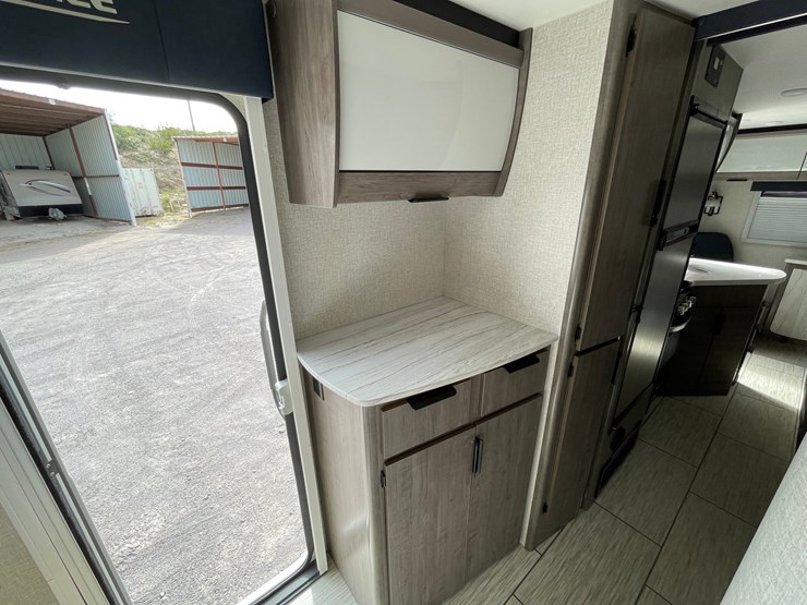 #2824-•-2022-lance-travel-trailer,-(has-new-mexico-title)-image-82