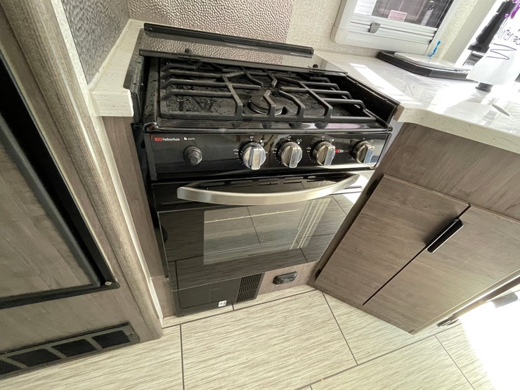 #2824-•-2022-lance-travel-trailer,-(has-new-mexico-title)-image-33