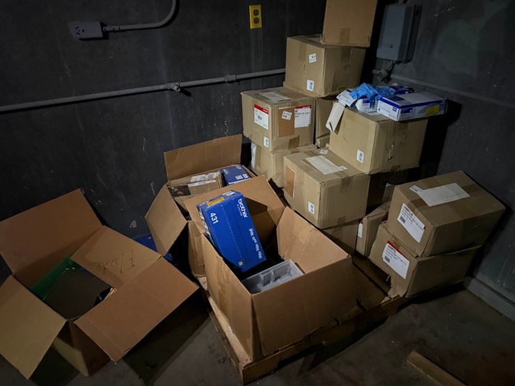 #42114-•-lot-of-miscellaneous-gloves-&-toner-cartridges-image-1