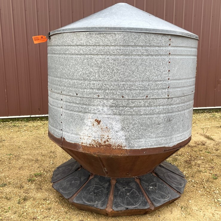 #3054 • Big K Husky Hog Feeder