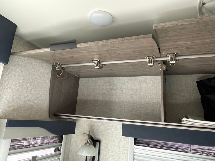 #2824-•-2022-lance-travel-trailer,-(has-new-mexico-title)-image-20