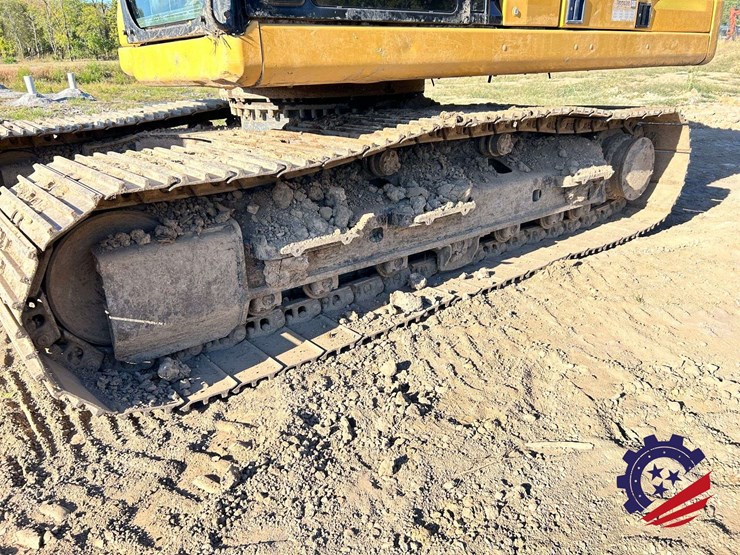 2018-caterpillar-320-image-30