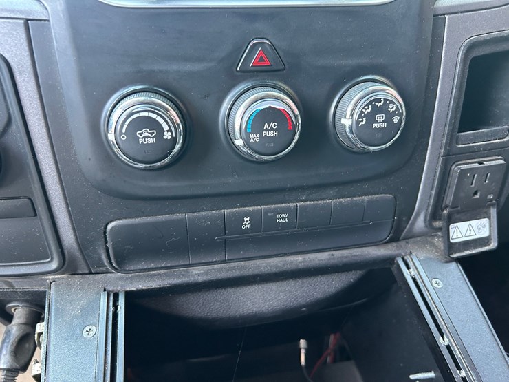 2015-dodge-1500-image-45