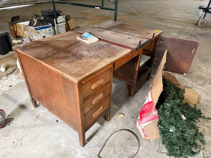 #46827-•-desk-inv#46827-image-2
