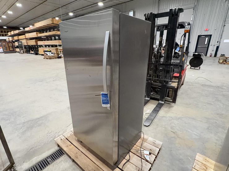 whirlpool-stand-up-freezer-image-1