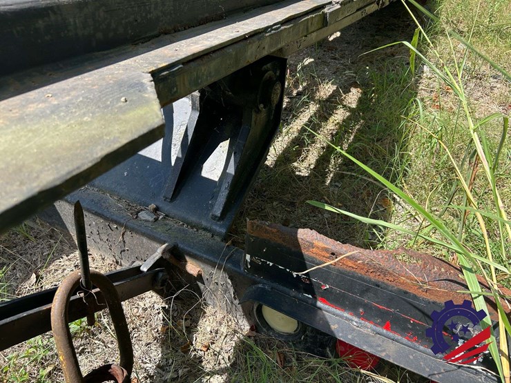 complete-roll-off-hoist-body-minus-the-tarper-rams,-tank,-plastic-fenders-image-7