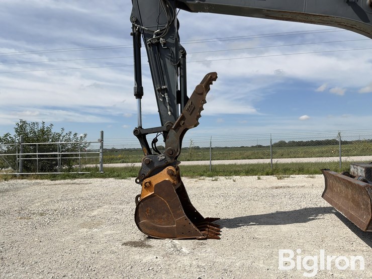 2011-deere-220dw-image-11
