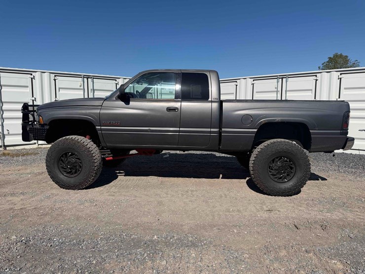 2002-dodge-ram-2500-image-2