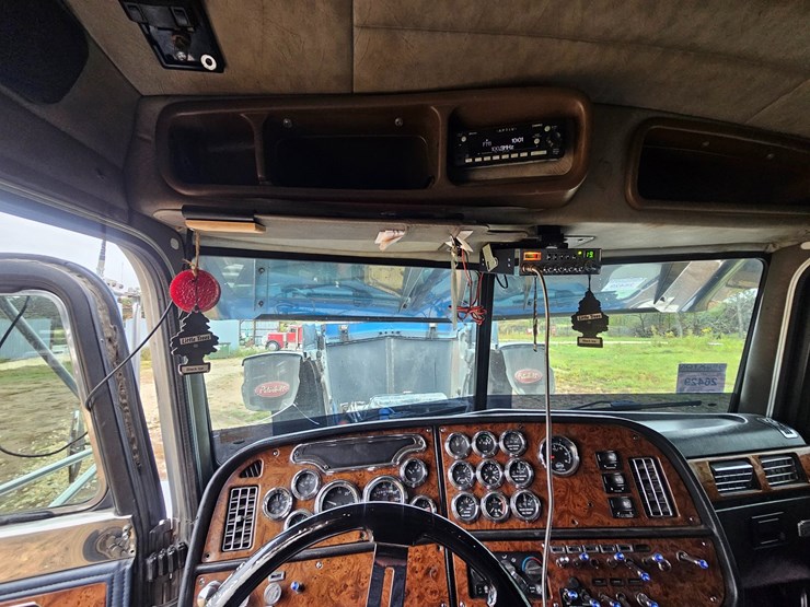 2001-peterbilt-379-image-61