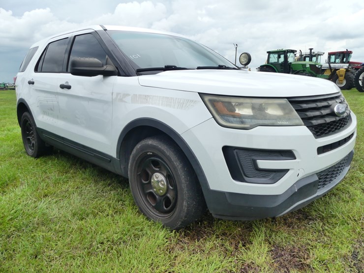 2016-ford-explorer-image-2