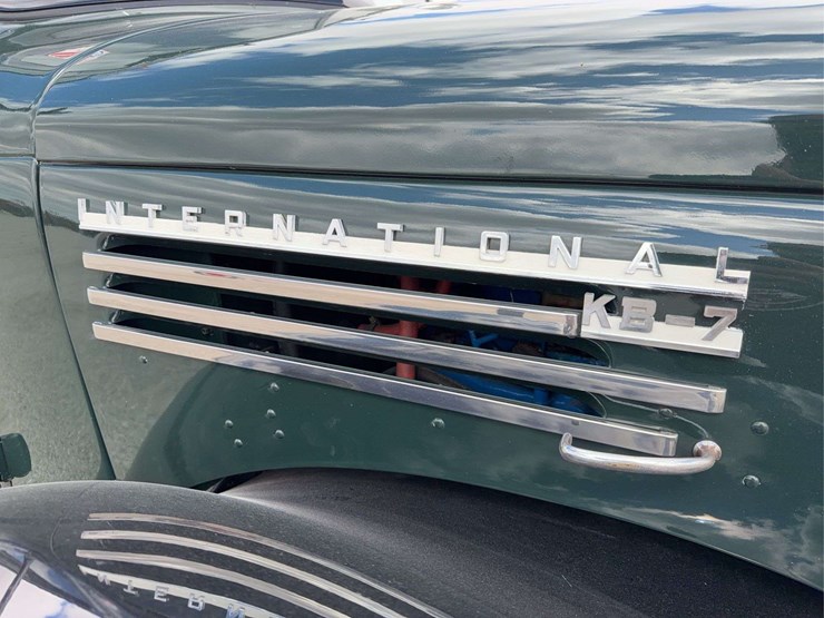 exceptional-international-kb-7-truck-with-fifth-wheel-hitch-image-47