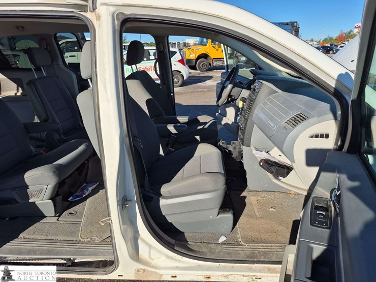 2009-dodge-grand-caravan-se-image-30