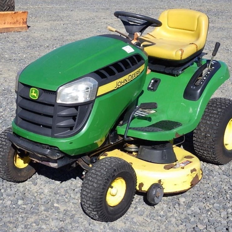 JOHN DEERE D105