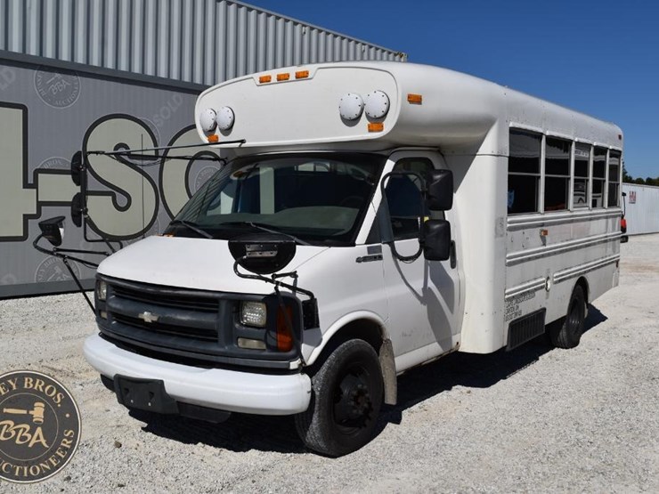 2001-chevrolet-3500-image-2