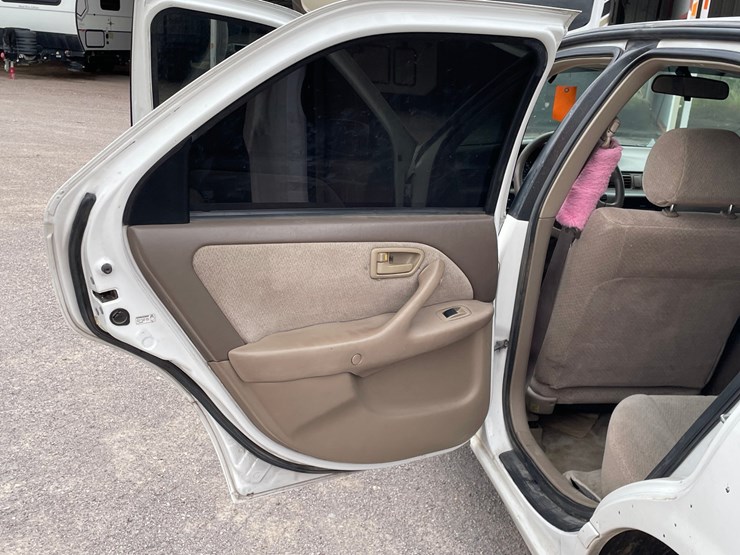 #2768-•-2001-toyota-camry-(title-in-delay)-image-16