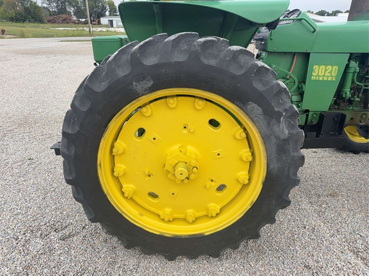 john-deere-3020-image-17