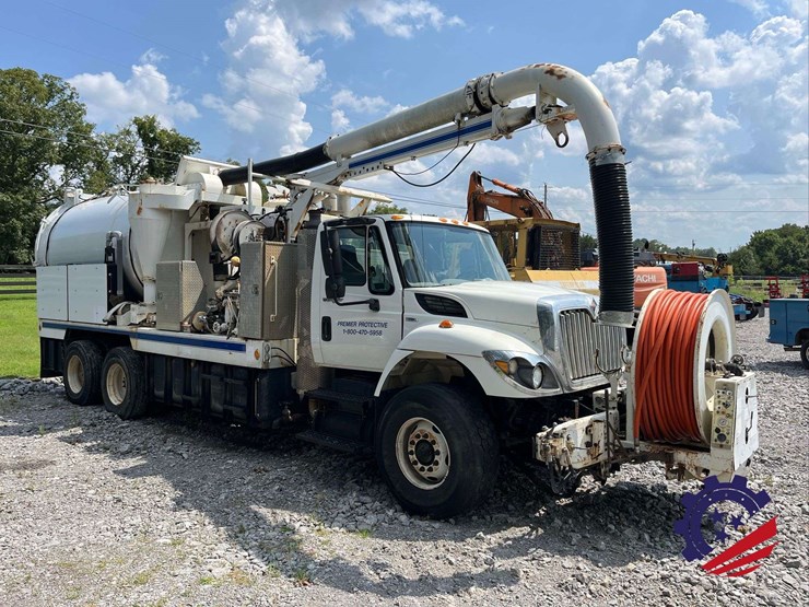 2009-international-sf637-t/a-hydrovac-truck-image-4