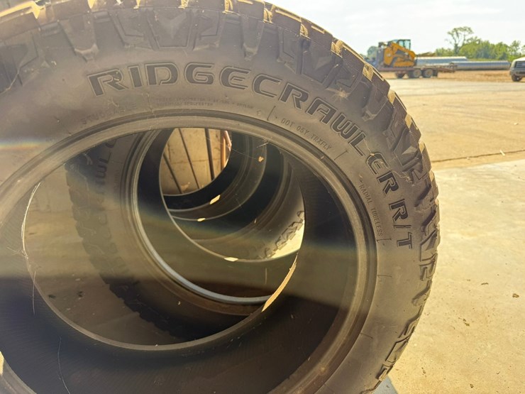 #42067-•-lot-of-(4)-lt275/60r20-tires-inv#42067-image-5