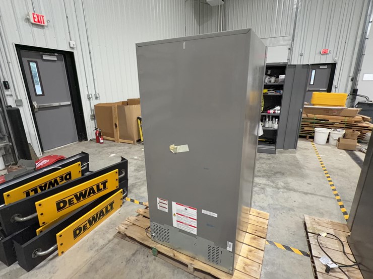 whirlpool-stand-up-refridgerator-image-4