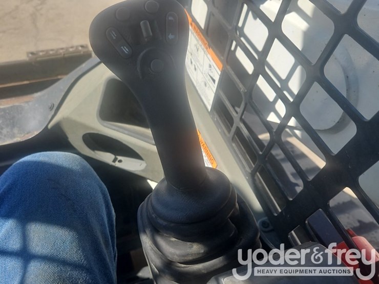 2016-bobcat-t740-image-30