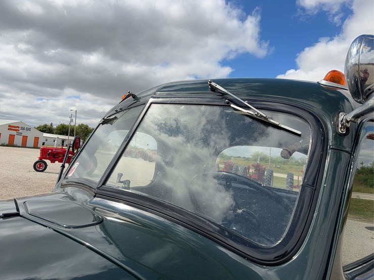 exceptional-international-kb-7-truck-with-fifth-wheel-hitch-image-20