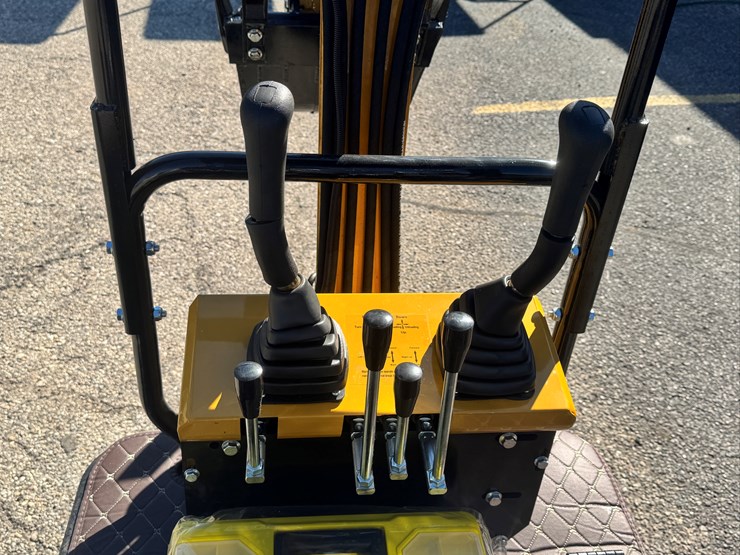 2026-unused-h13r-mini-excavator-image-8