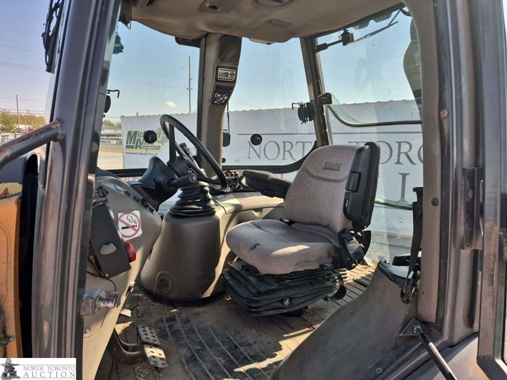 2011-case-580sn-image-10