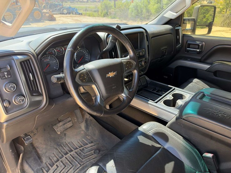 2015-chevrolet-silverado-2500-image-11