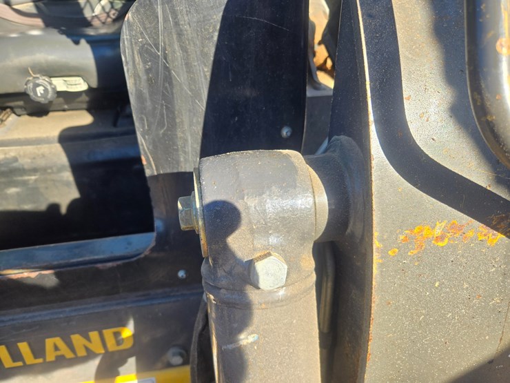 new-holland-l228-image-48