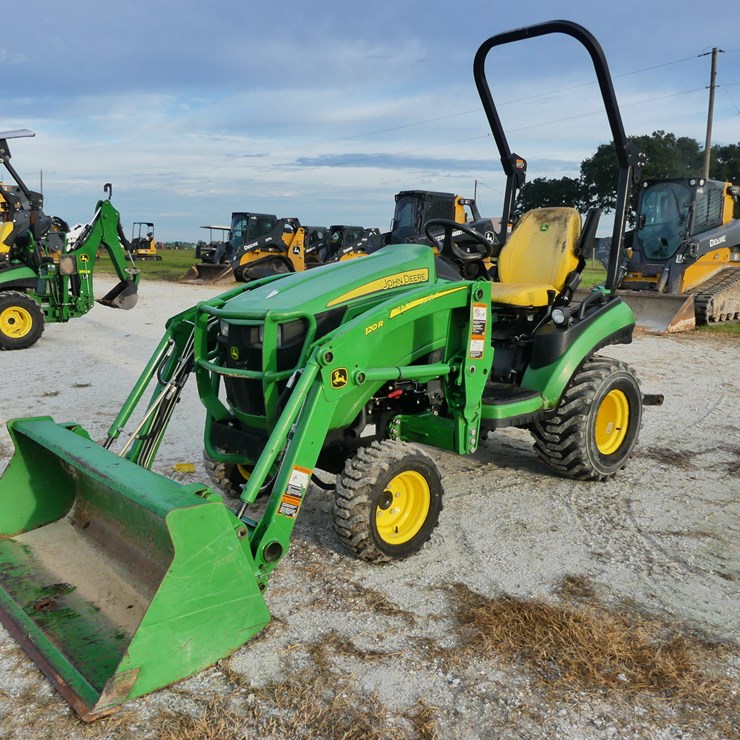 JOHN DEERE 1025R