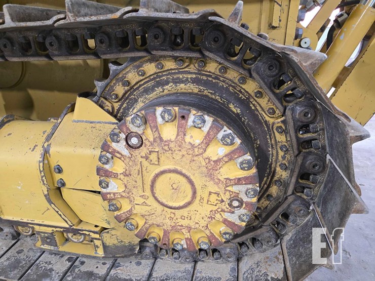 2021-caterpillar-d2-image-24
