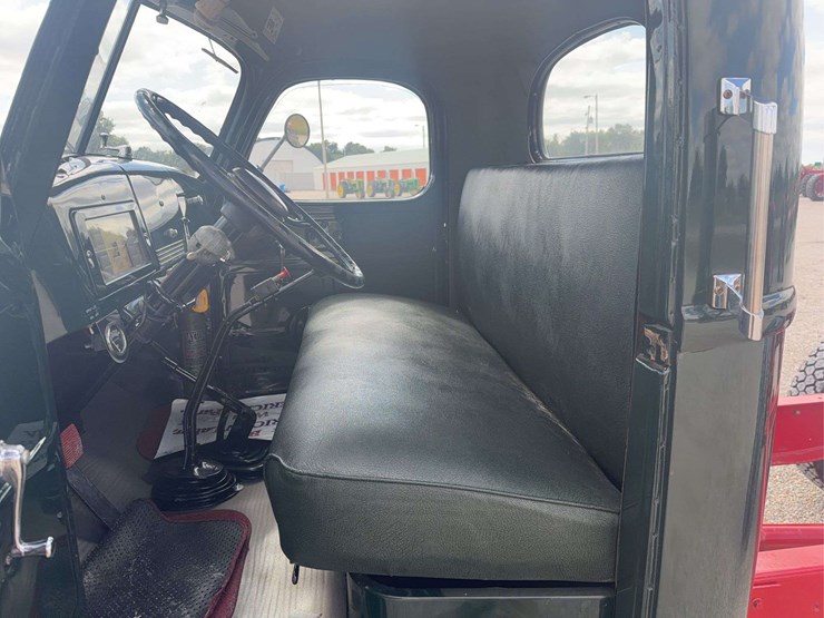 exceptional-international-kb-7-truck-with-fifth-wheel-hitch-image-82