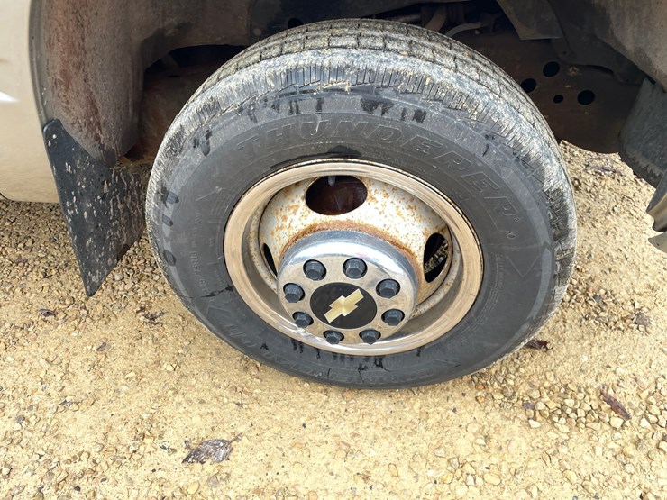 2000-chevrolet-silverado-3500-image-137