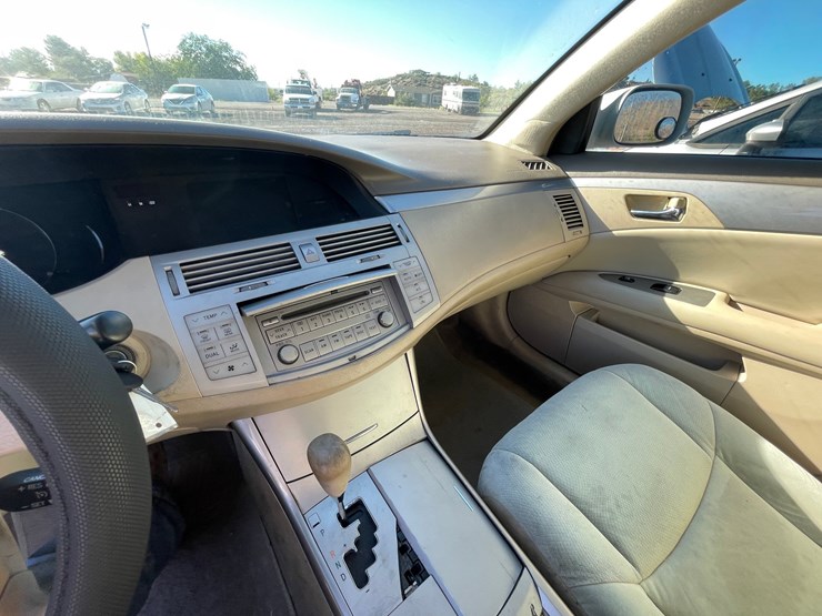 #2762-•-2005-toyota-avalon-(title-in-delay)-image-46