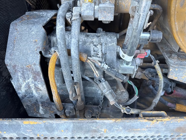 2005-caterpillar-d6n-lgp-image-42