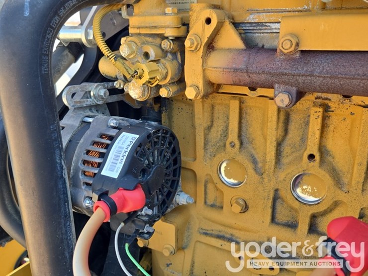 2021-caterpillar-cb34b-image-40